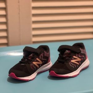 Black and Pink Toddler Girls New Balance 519v2